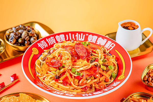 香肠炒螺蛳粉